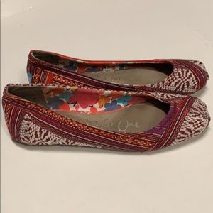 Women’s TOMS Flats 6 1/2